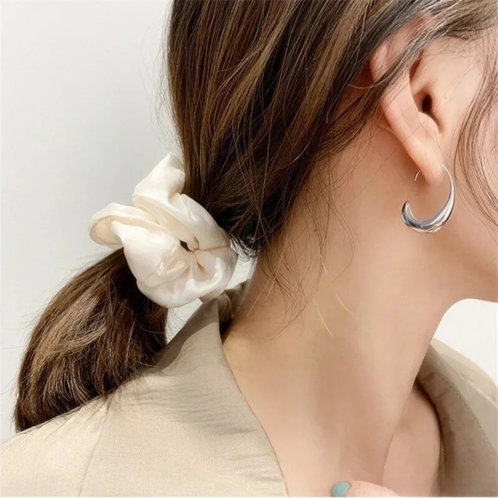 Elegant earrings in gold and silver